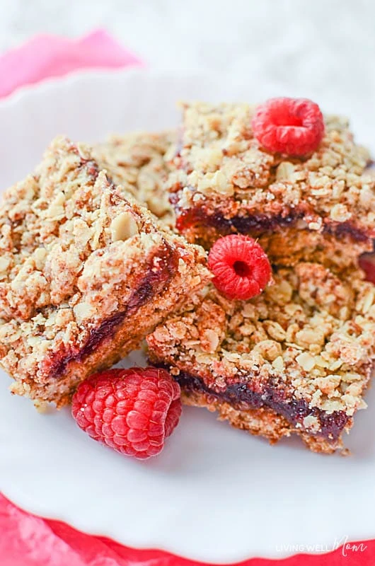 Gluten-free raspberry oatmeal bars - easy dessert recipe