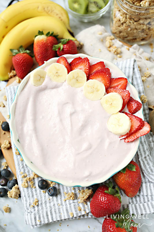 acai yogurt bowl with strawberries, bananas