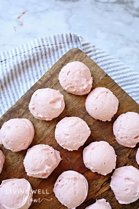 strawberry cheesecake fat bombs