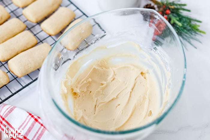 smooth frosting in a measuring cup