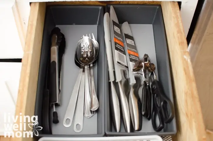 kitchen drawer organization with a utensil tray, filled with knives and kitchen tools