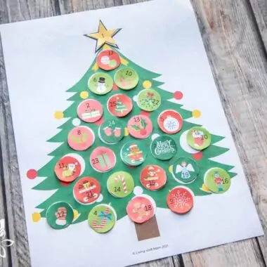 Christmas tree advent calendar printable on wood background