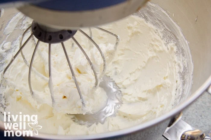 making cream cheese filling for pumpkin spice roll