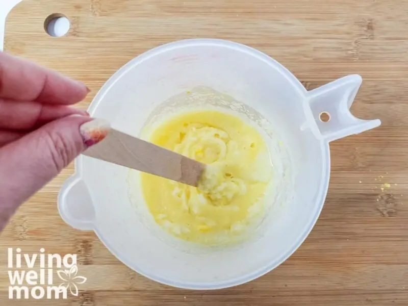 mixing yellow mica powder into other ingredients