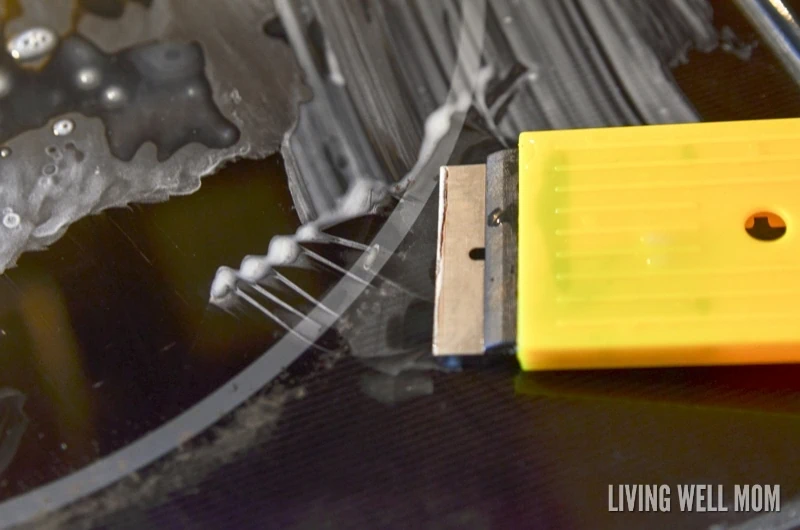 a safety razor blade for glass top oven cleaning