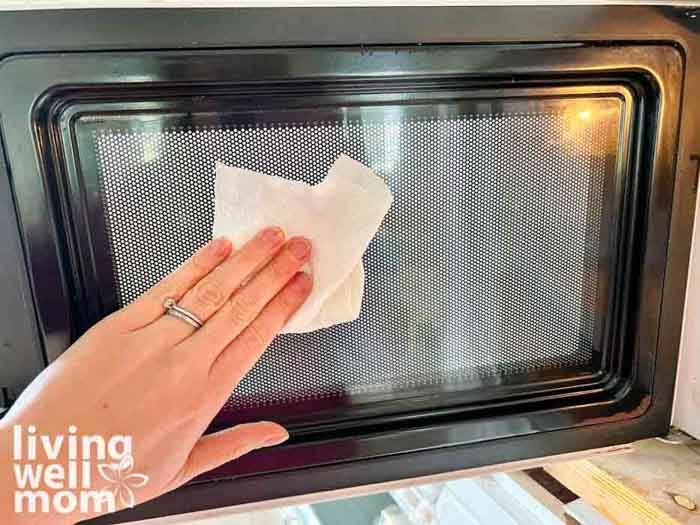 cleaning the inside window of microwave