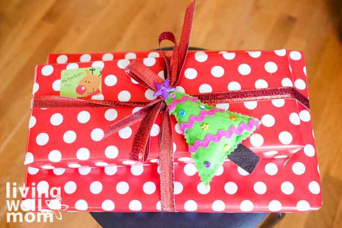 using DIY felt ornaments for gift wrap