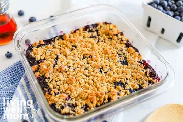 golden brown blueberry crisp