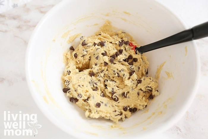 chocolate chip cookie dough without gluten in a white bowl