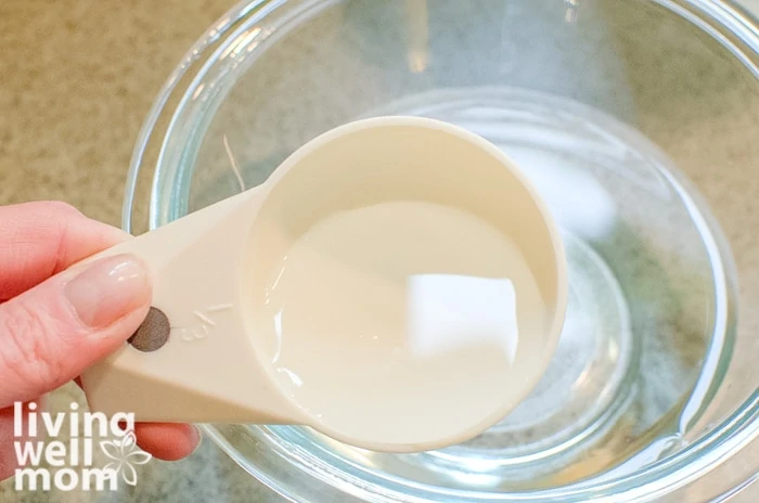 How to clean your microwave with vinegar and lemons - This Girl