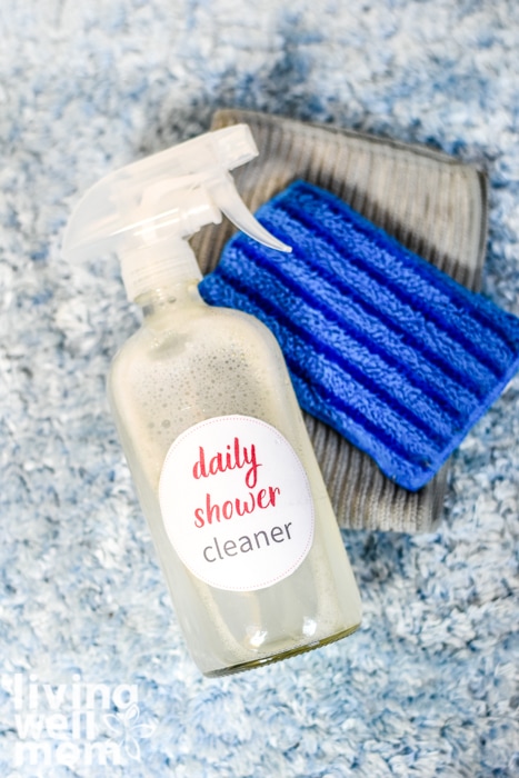 Simple Shower and Tub Cleaner