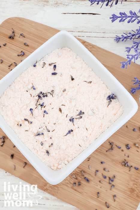 Bath soak filled with essentials oils and real lavender flowers. 