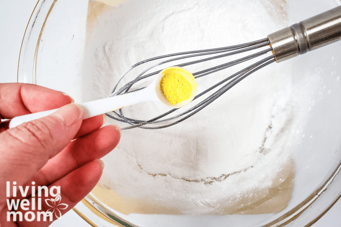 A teaspoon of yellow mica powder to add to bath bomb recipe.