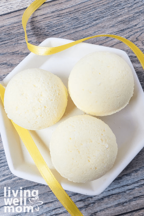 Recipe for how to make coconut bath bombs. 