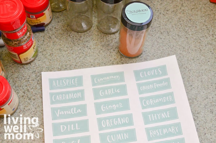 how to organize spices with printed labels