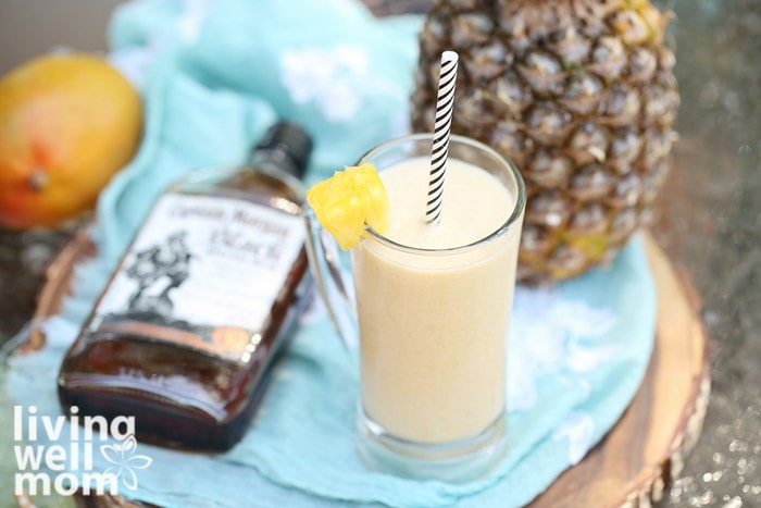 mango pineapple smoothie with rum