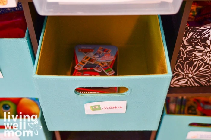 Clever DIY organized way to store kids' travel art supplies