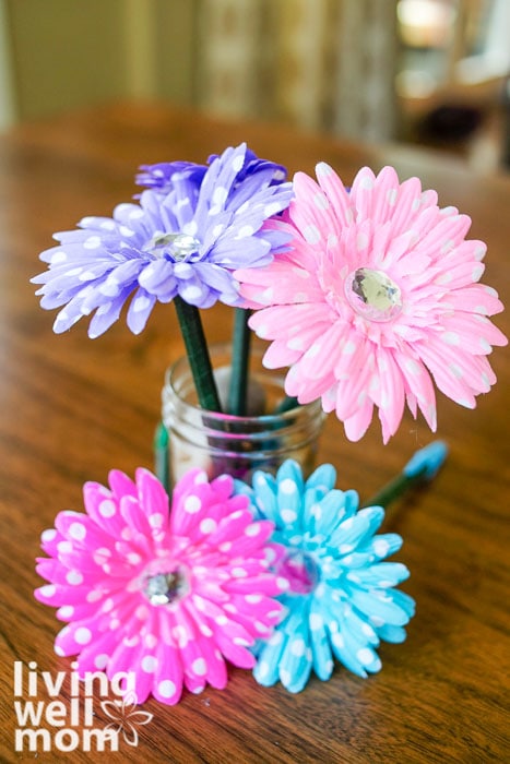 Adult Craft: Make these Flower Pens for Back to School - we know stuff